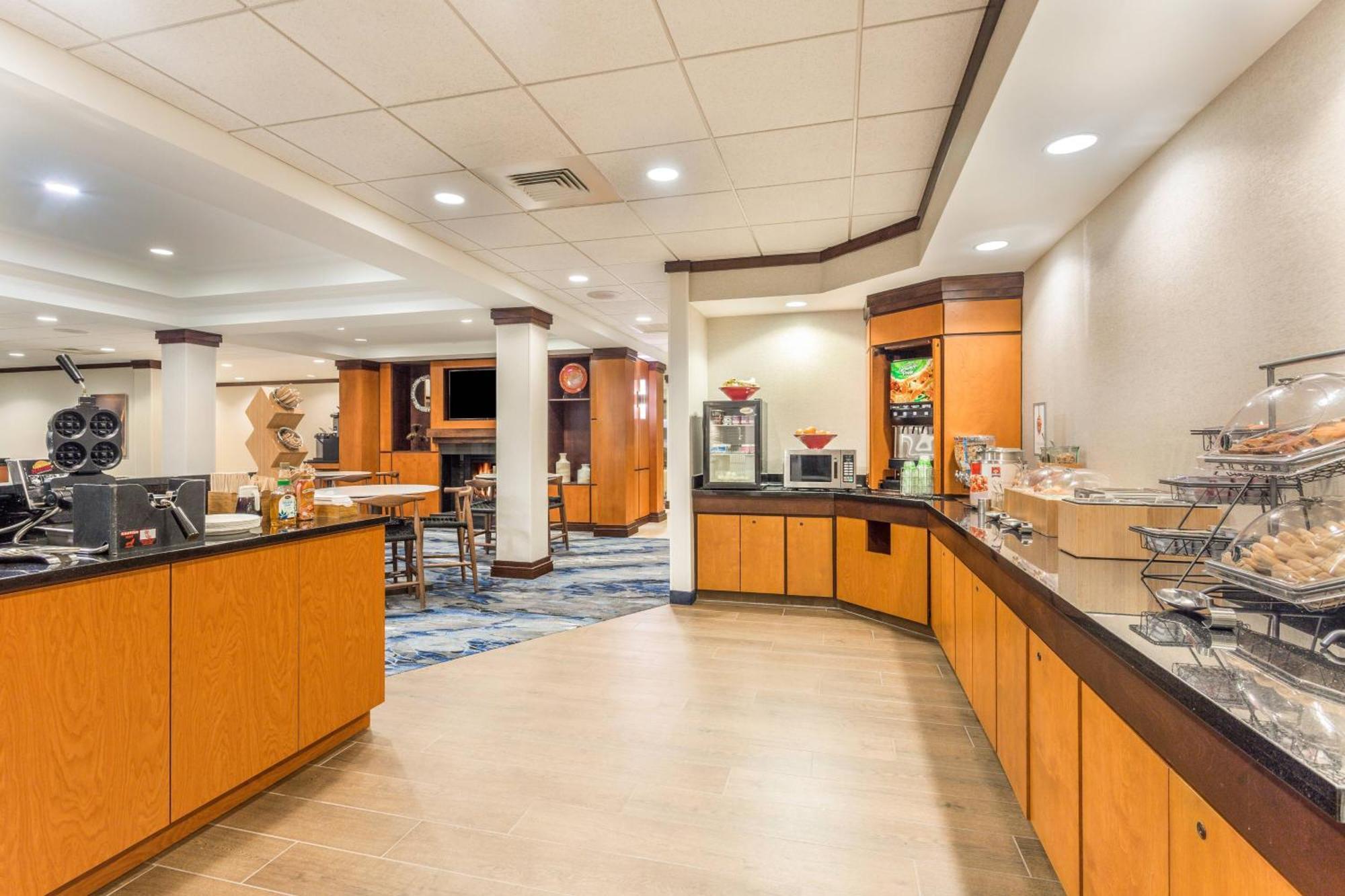Fairfield And By Marriott East Hotel 3*