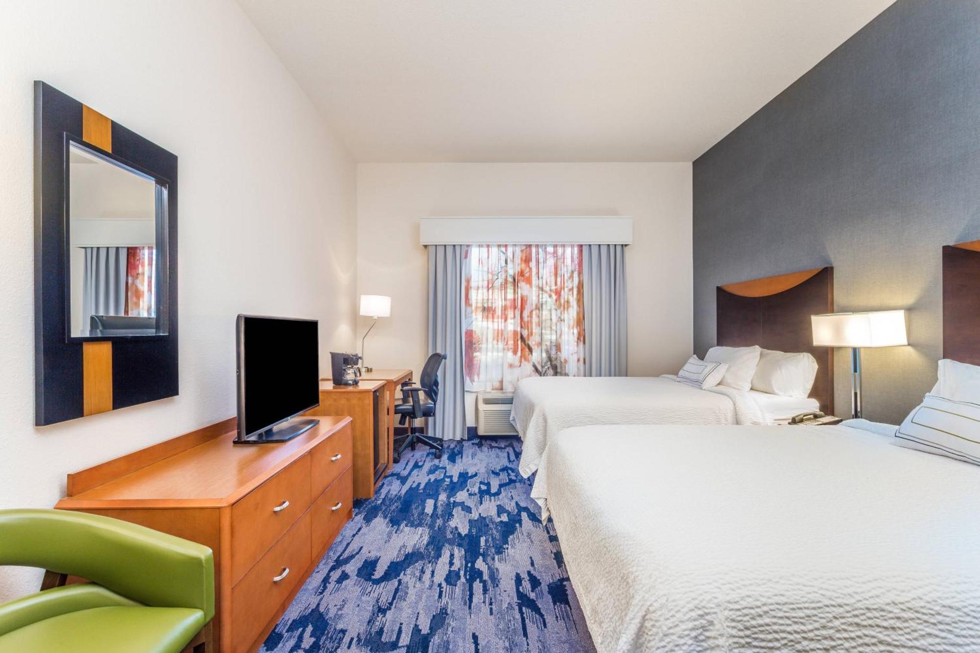Hotel Fairfield And By Marriott East