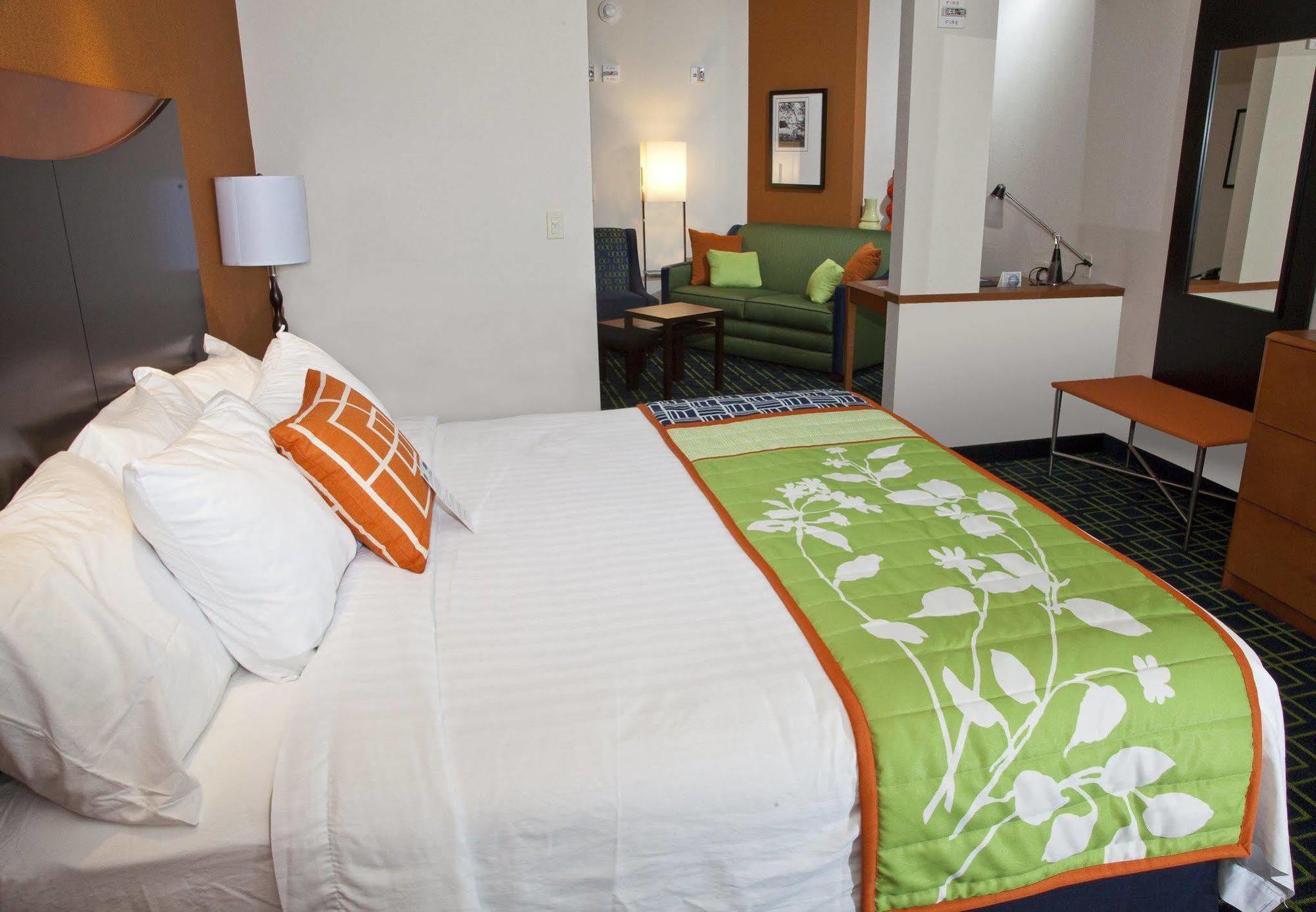 Hotel Fairfield And By Marriott East